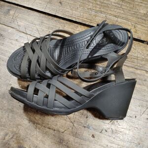 Crocs Sz 9 Shoes Huarache Wedge Sandals Ankle Strap Black